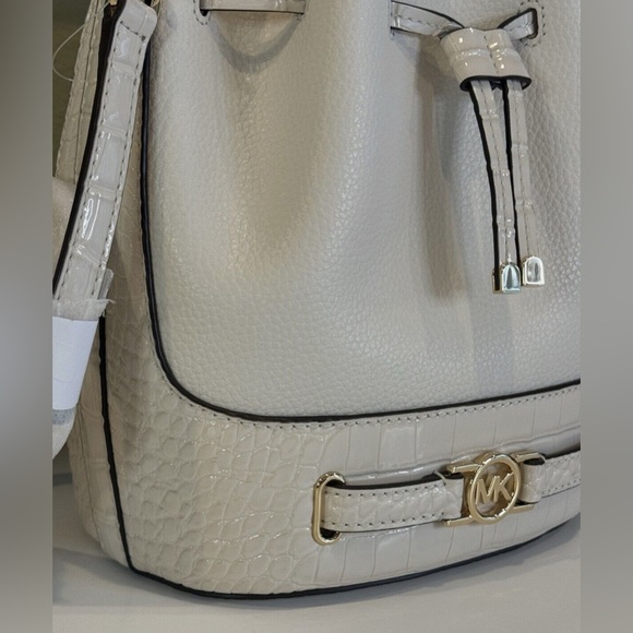 Michael Kors Cream Reed Belted Bucket Bag - Picture 6 of 10